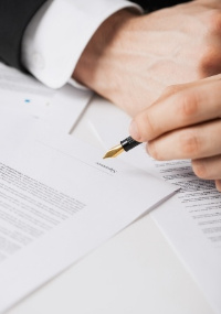 Lawyer Contract Signing - Expert and Value